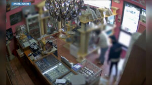 Finti agenti rapinano oreficeria e gioielleria, 8 arresti a Milano