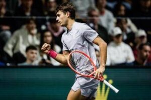 Masters 1000 Parigi – Sprazzi del miglior Cobolli: divorato Machac, domani Shelton