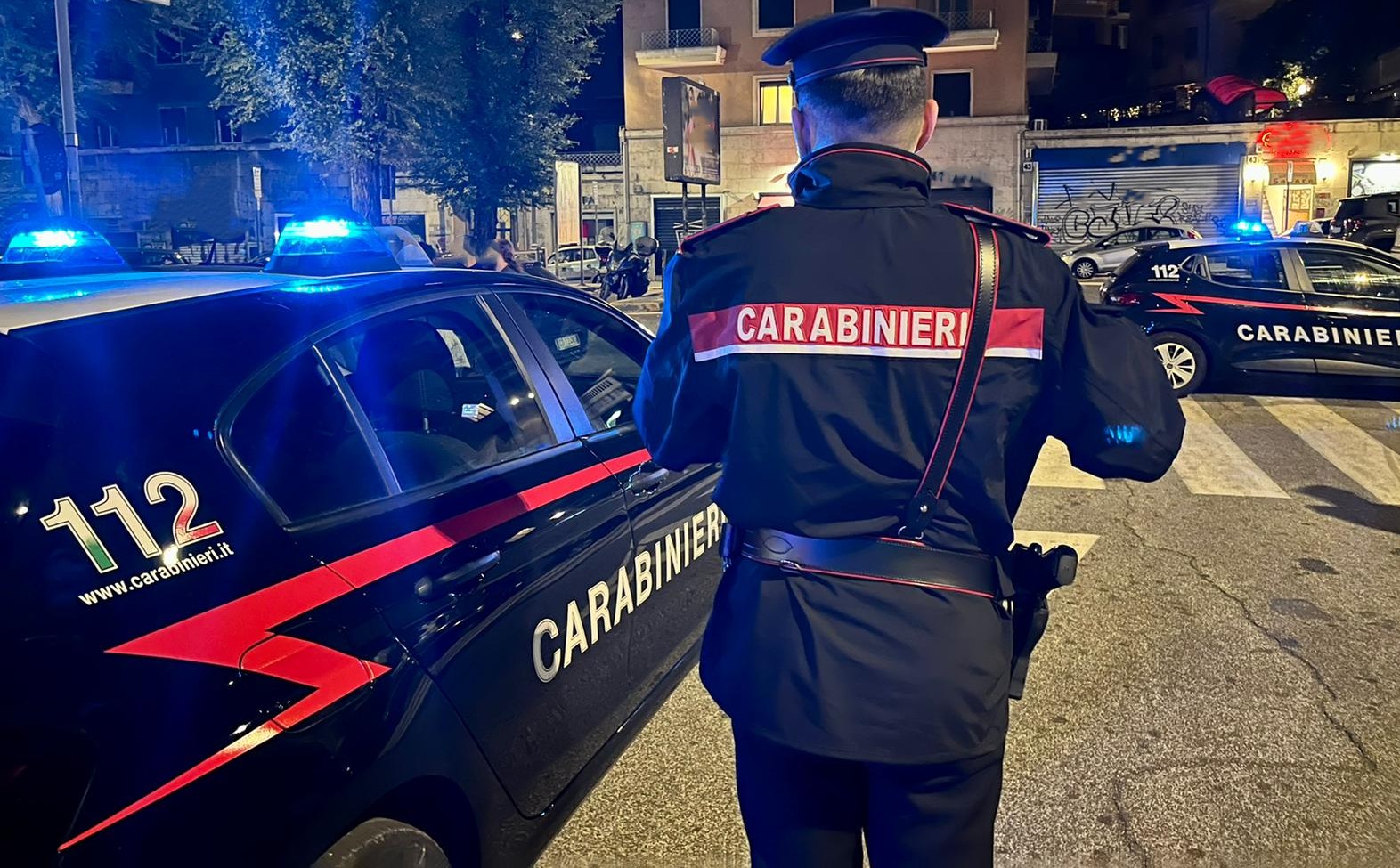 Orrore a Cerveteri: 35enne picchia l’ex e minaccia di darle fuoco davanti al figlio e ai passanti