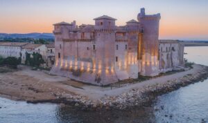 Castello di Santa Severa, oggi il consiglio comunale aperto. Dopo mesi di stallo riparte il confronto sulla gestione