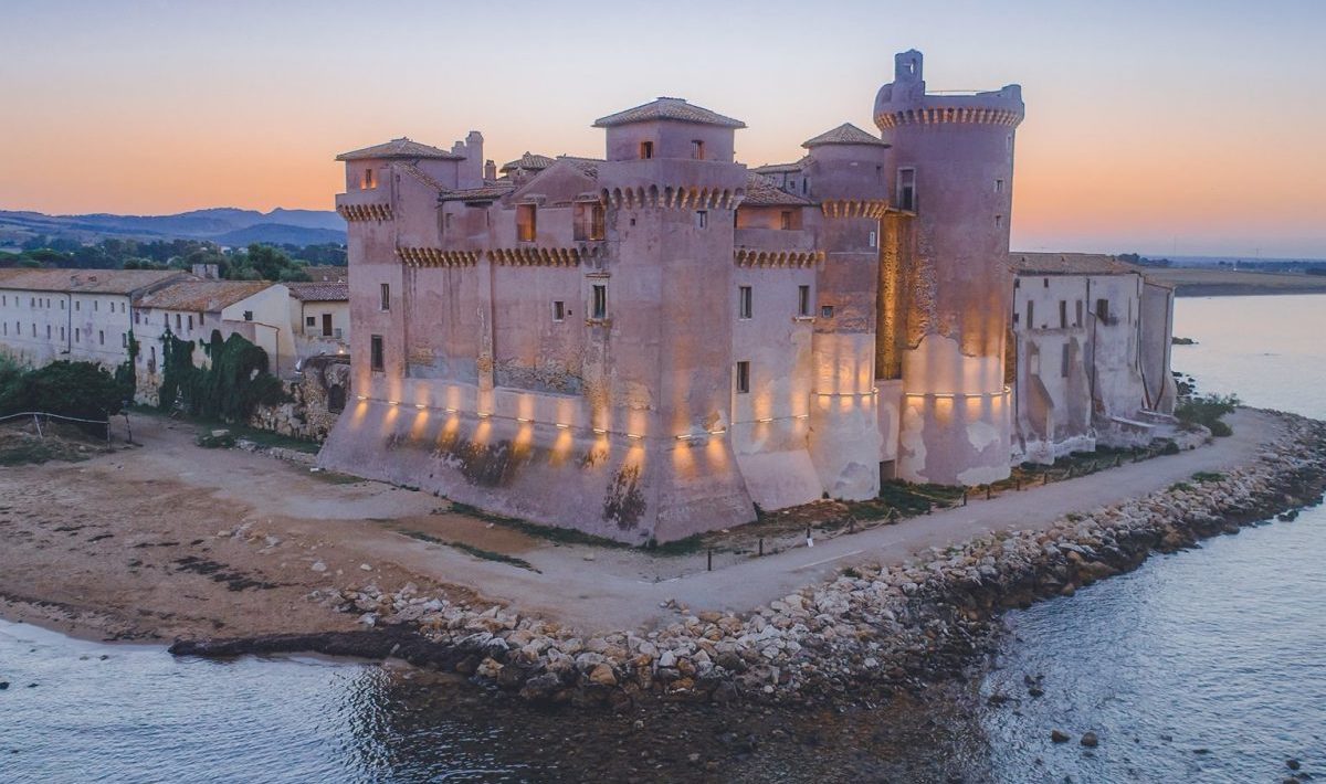 Castello di Santa Severa, oggi il consiglio comunale aperto. Dopo mesi di stallo riparte il confronto sulla gestione