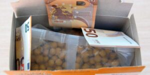 Fiumicino – Fermati all’aeroporto con scatole di “corn flakes” piene di contanti