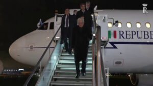 Mattarella in Estonia, l’arrivo all’aeroporto di Tallinn