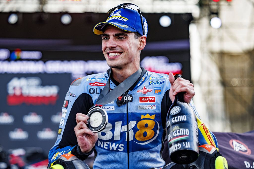 Aldeguer vince in Indonesia, infortunio alla clavicola per Marc Marquez