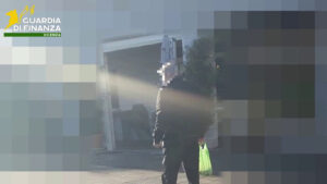 Si finge cieco per 50 anni, a Vicenza truffa da oltre un milione