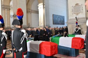 L’Italia si ferma per il funerale di Marco, Valerio e Davide, i tre carabinieri uccisi a Verona