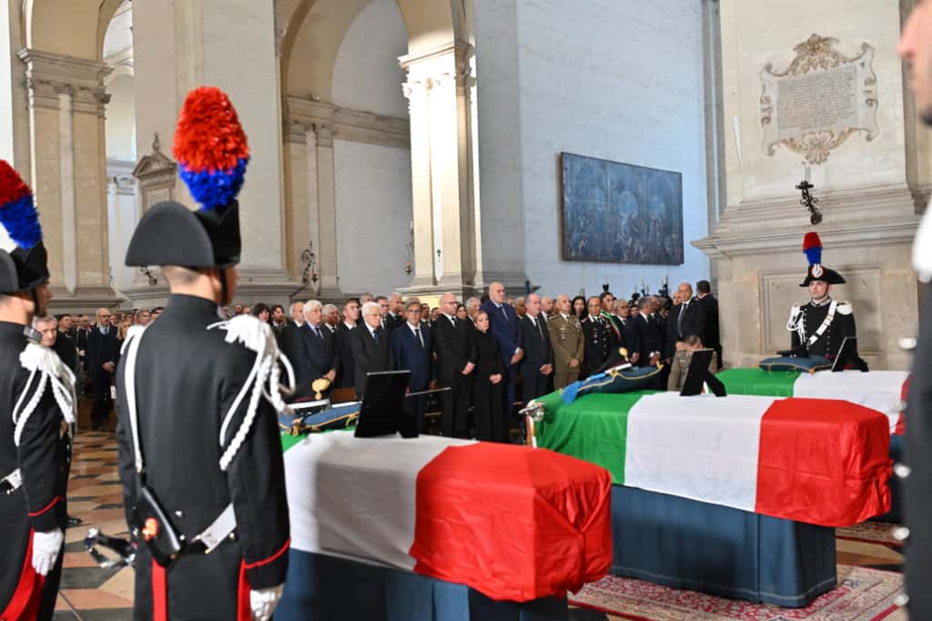 L’Italia si ferma per il funerale di Marco, Valerio e Davide, i tre carabinieri uccisi a Verona