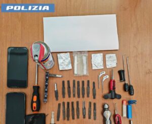Ondata di furti e rapine: 22 arresti in una settimana. Dalla casa del poliziotto al ladro “con braccialetto elettronico”