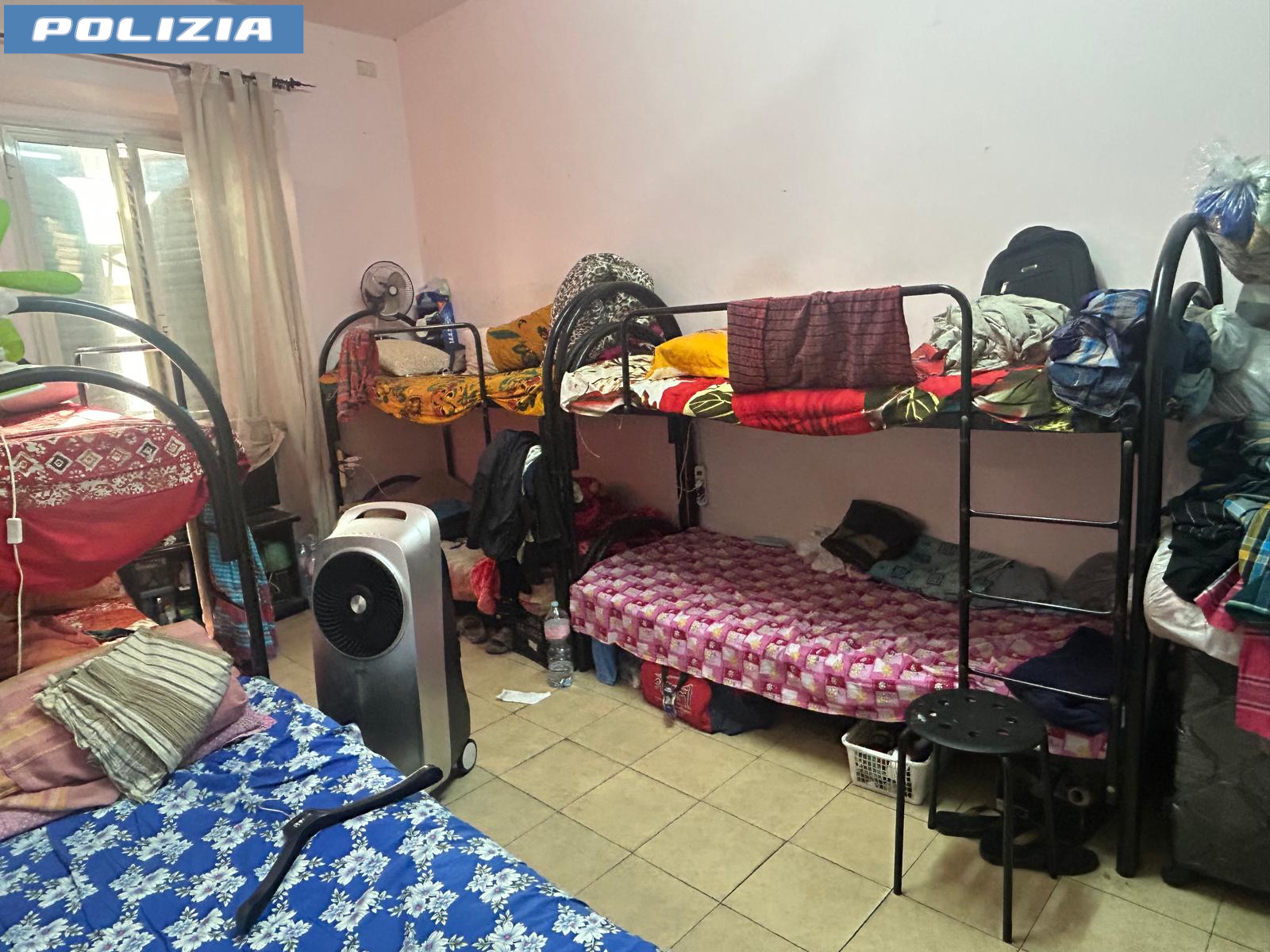 Roma – Esquilino: scoperto B&B abusivo trasformato in dormitorio clandestino, scatta il sequestro preventivo