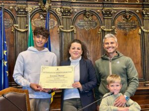 Viterbo – Premiato in Comune il 13enne Lorenzo Perone, vicecampione italiano di surf skate
