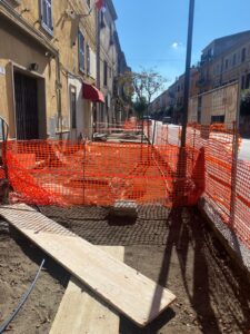 Marta – Al via i lavori di riqualificazione dei marciapiedi in Via Laertina