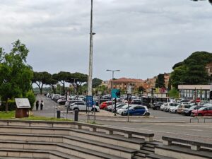 Viterbo – Ora gratis al Sacrario, 70 commercianti hanno già aderito. Ma restano dubbi e sale il malumore