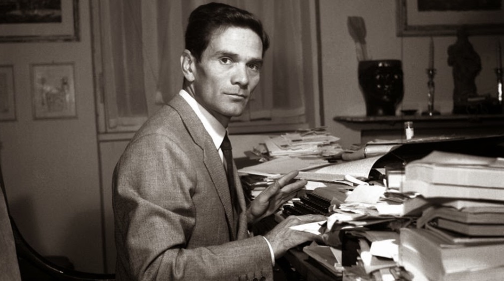 Omicidio Pasolini, nuova richiesta alla Procura di Roma per riaprire il caso: “L’assassino non era solo”