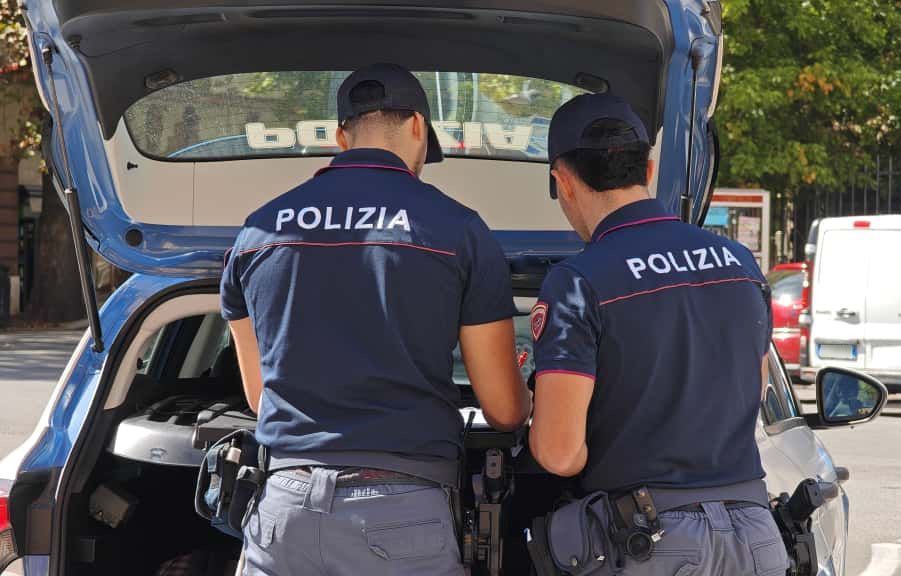 Roma – Giovane picchiato e rapinato in piena notte a Trastevere