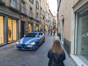 Viterbo – Donna sferra un pugno in faccia a residente del centro, l’autrice sarebbe la stessa di altre aggressioni
