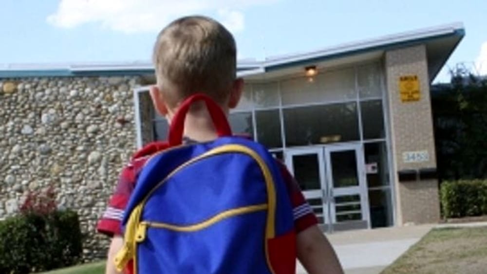 Arezzo – Tragedia all’asilo: bimbo di 2 anni muore strozzato, il giubbotto impigliato ad un ramo