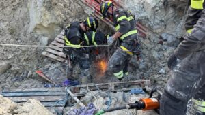 Tragedia a Macerata, operaio schiacciato da una frana in un cantiere