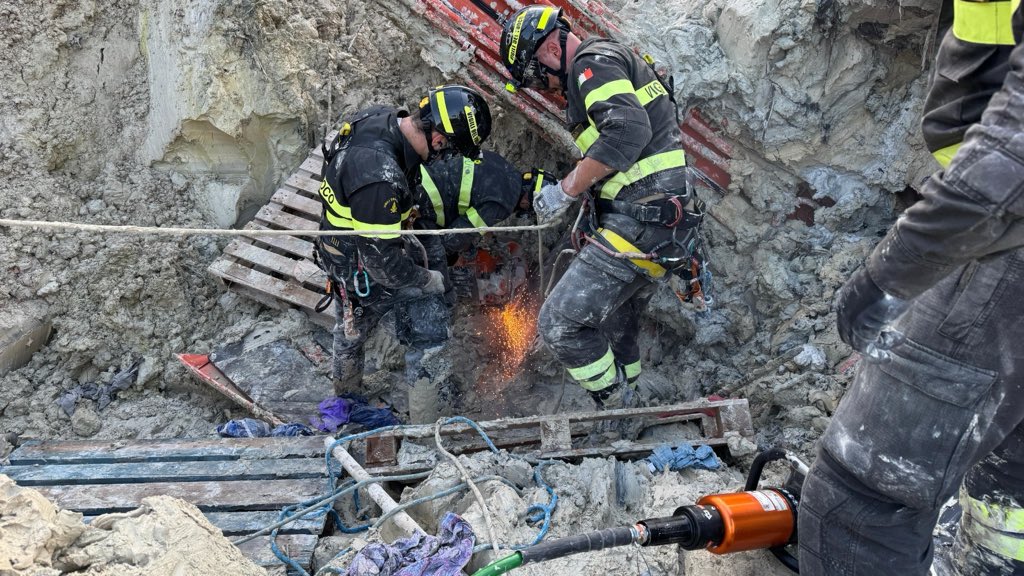 Tragedia a Macerata, operaio schiacciato da una frana in un cantiere