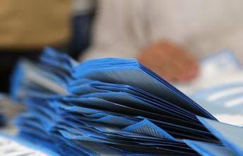 Regionali: centrosinistra avanti in Puglia e Campania, centrodestra in testa in Veneto secondo le prime proiezioni