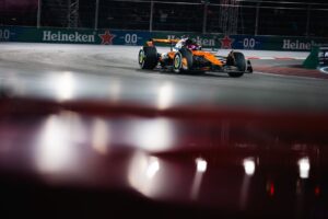 A Las Vegas fondo McLaren irregolare, squalificati Norris e Piastri