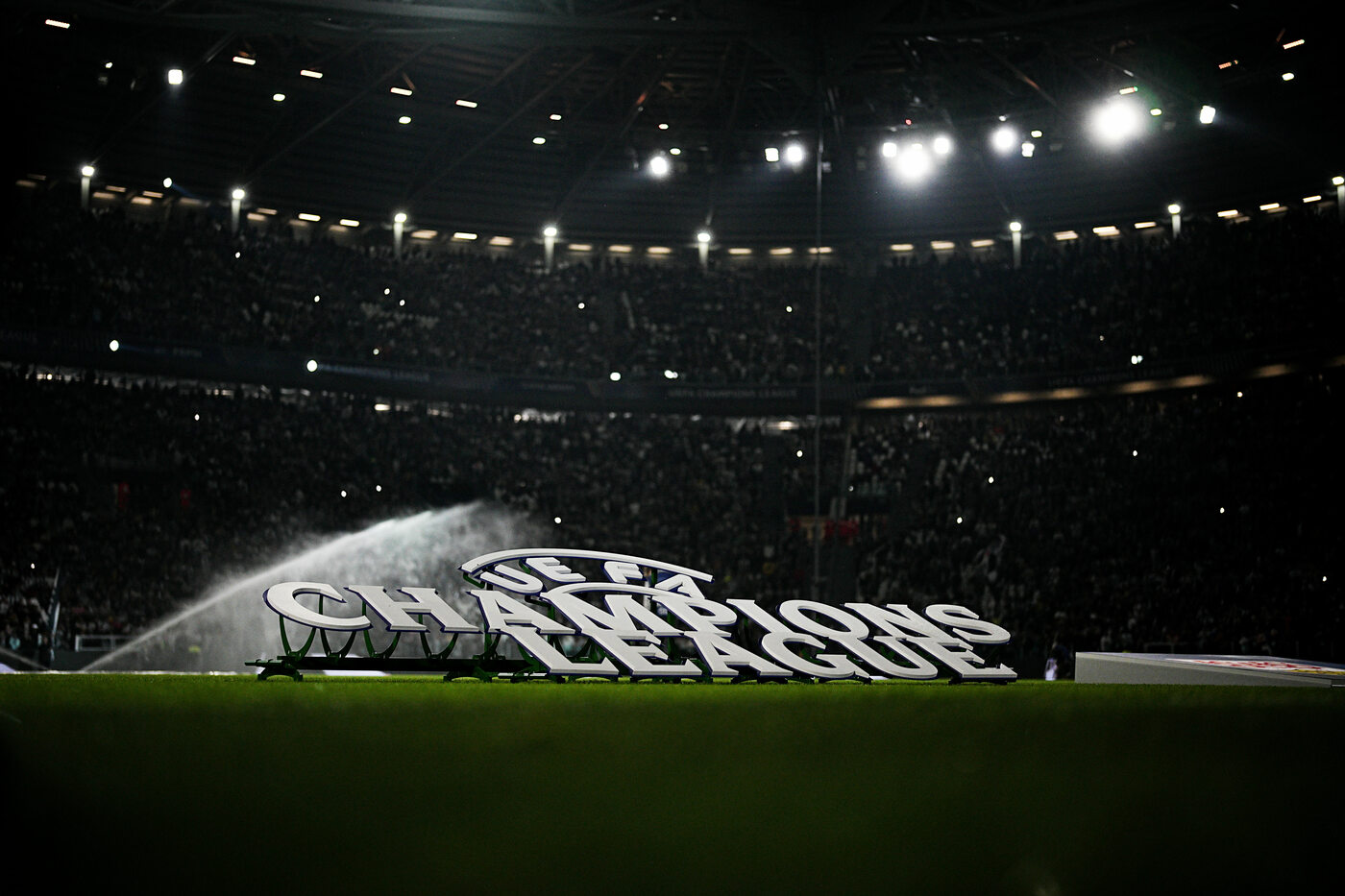 Riparte la Champions – Quarta ondata, la notte delle stelle: riflettori su Parigi e Liverpool