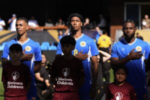 Storie Mondiali – Battaglie Uefa, più fiumi altrove: eterno stregone Advocaat e foce paradisiaca, Curaçao nell’Olimpo
