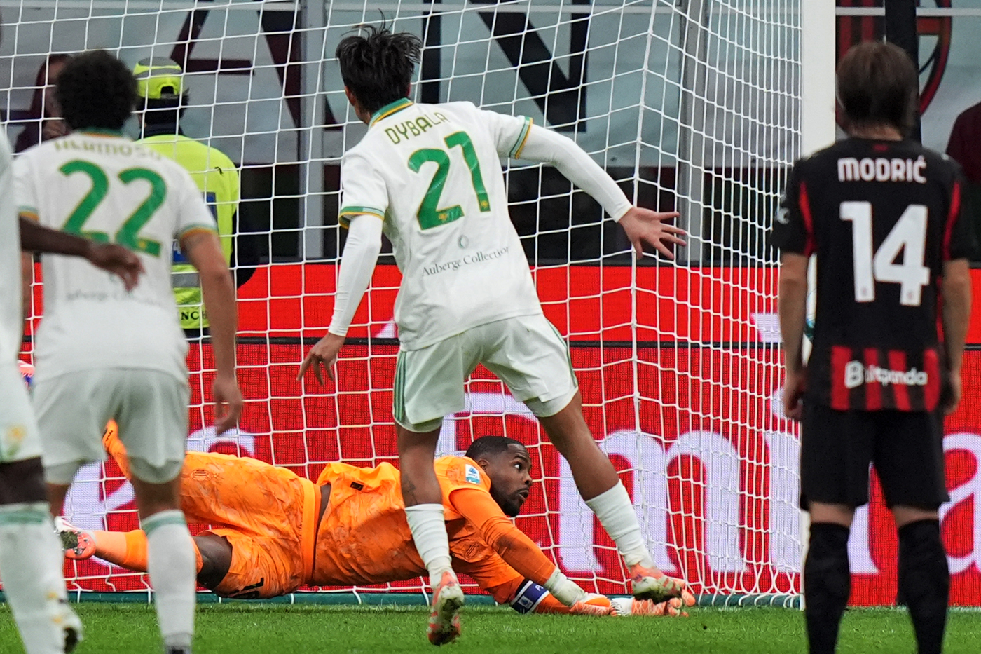 AS Roma, non c’è pace in infermeria: Dybala e Bailey, ancora lesioni croniche