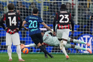 Prima Pulisic, quindi Maignan: derby al Milan, lassù solo la Roma