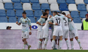 Frosinone, svolta d’Emilia: colpo grosso a Reggio, festa grande e secondo posto