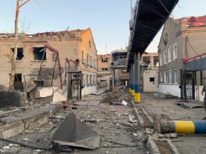 Massicci attacchi russi in Ucraina, molte città senza riscaldamento e acqua