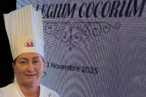 Tarquinia – Prestigioso riconoscimento per Vittoria Tassoni: la cuoca insignita del Collegium Cocorum