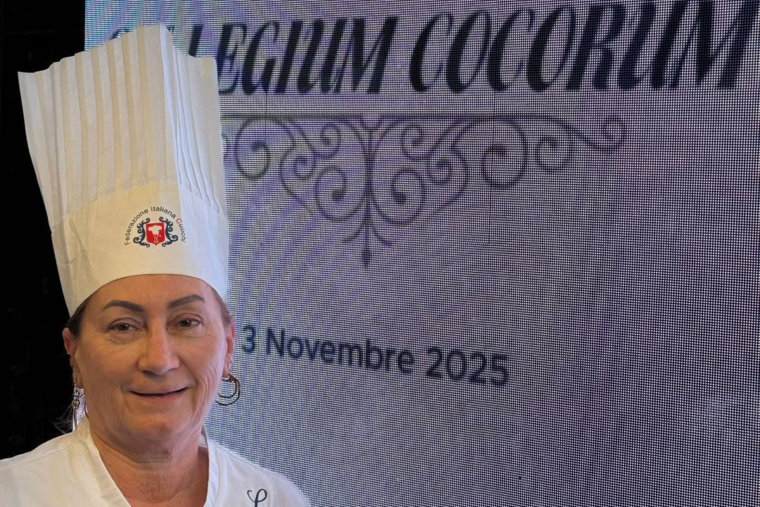 Tarquinia – Prestigioso riconoscimento per Vittoria Tassoni: la cuoca insignita del Collegium Cocorum