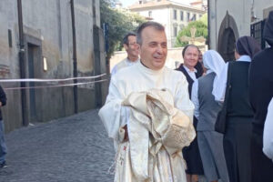 La comunità di Oriolo Romano fa gli auguri a don Giorgio: “Il Signore ti ricompensi per tutto il bene che fai”