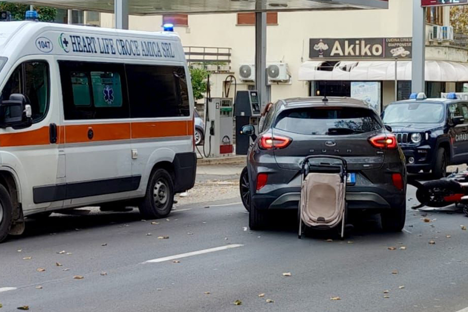 Vetralla – Scontro auto-moto sulla Cassia sud, ferito motociclista
