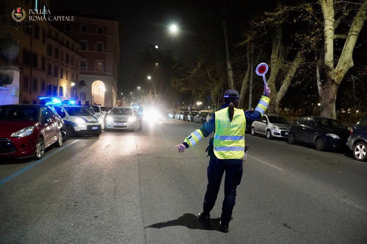 Roma – Movida, stretta su vendita irregolare di alcolici e guida pericolosa