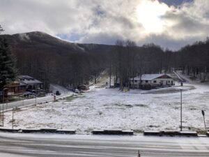 Al Monte Amiata un bellissimo anticipo di Natale: prima neve tra la vetta e i Comuni circostanti (FOTO)