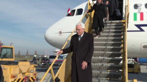 Il presidente Mattarella arriva all’aeroporto di Vienna