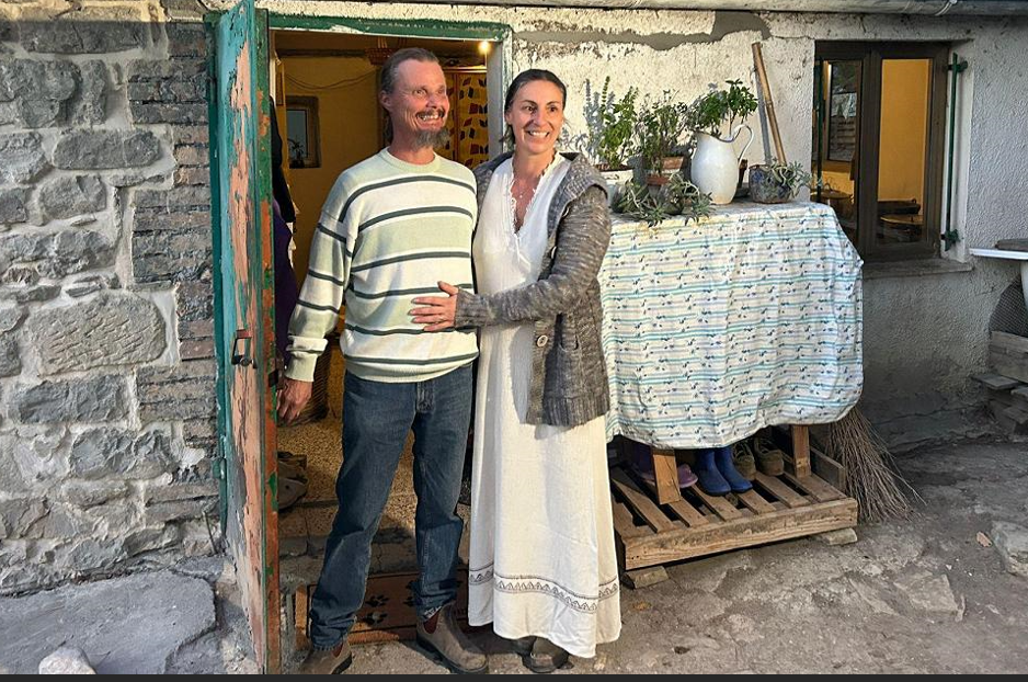 Famiglia nel bosco, allontanati i tre bambini: dovranno essere trasferiti in una struttura protetta