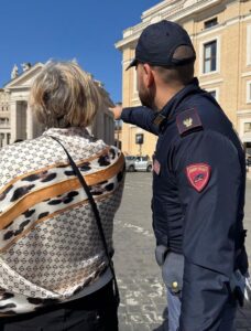 Roma – Prati: truffa del “finto maresciallo”, 65enne derubata in casa.