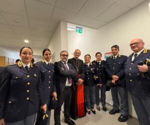 Roma – Il Cardinale Zuppi visita il centro operativo della Polizia di Stato