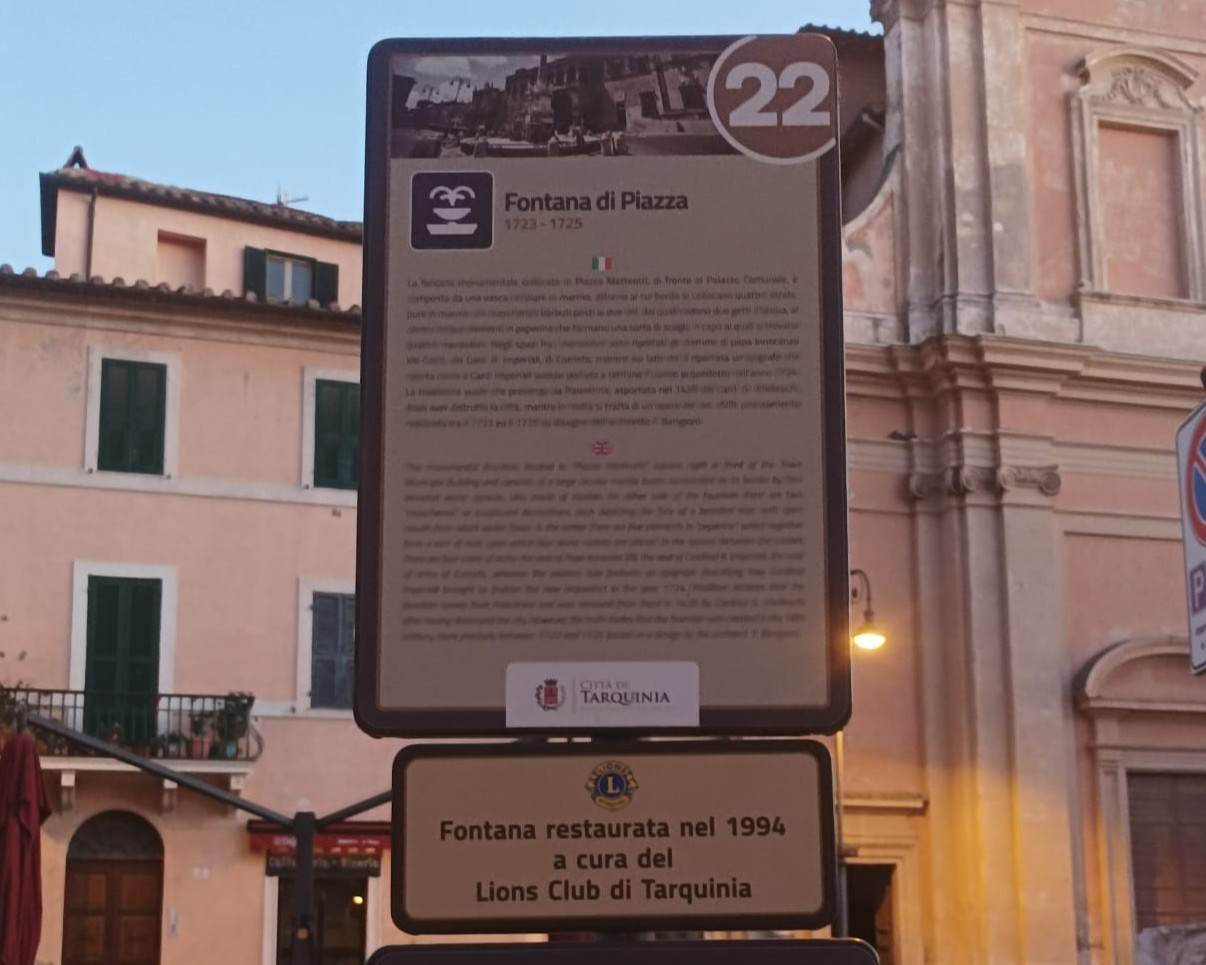 Il Lions Club di Tarquinia riposiziona una nuova targa commemorativa del restauro della fontana di piazza Matteotti