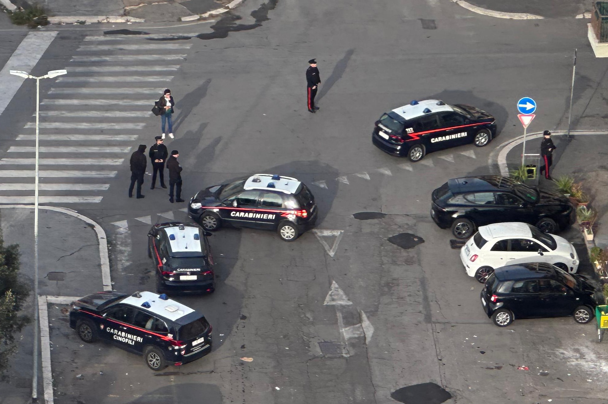 Ostia – Maxi blitz dei Carabinieri nel “quadrilatero dello spaccio”: 13 arresti, 9 denunce e sequestri di droga e contanti