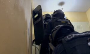 Ostia – Smantellato supermarket della droga all’Idroscalo: 12 arresti