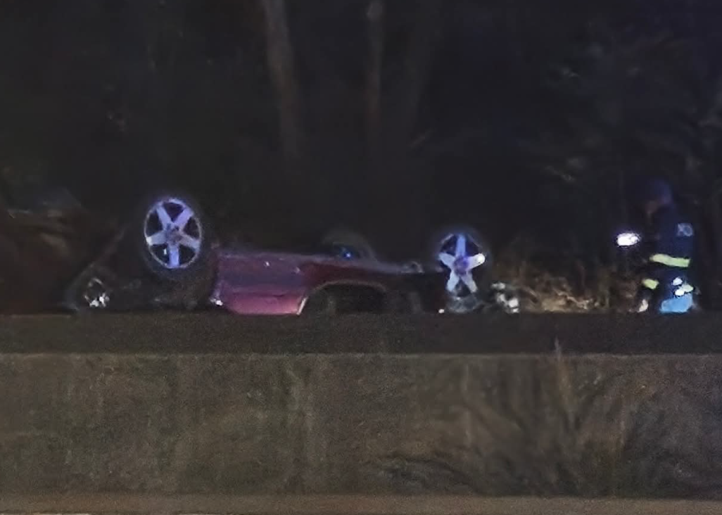 Pomezia – Auto cappottata all’alba sulla Pontina, traffico in tilt verso Roma