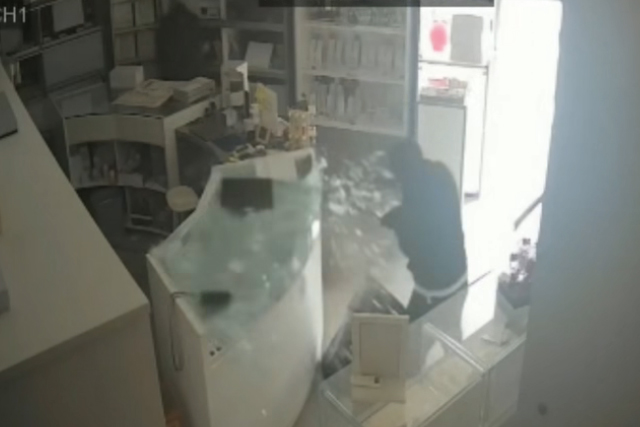 Montalto di Castro – Rapina alla gioielleria Le Gioie Di Giò, il video dei malviventi in azione