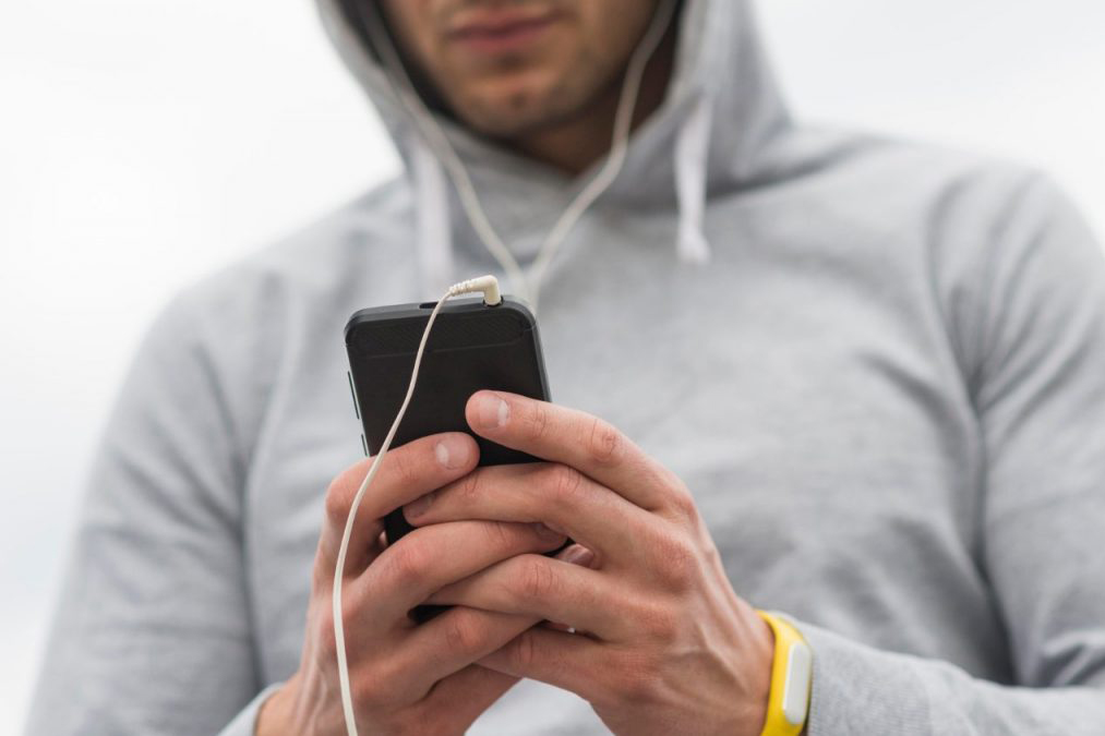 Tarquinia – Allarme “Banda dei cellulari”: serie di colpi nei negozi