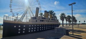 Civitavecchia – Le preparazioni natalizie sfuggono di mano: alla Marina clamoroso Titanic (FOTO)