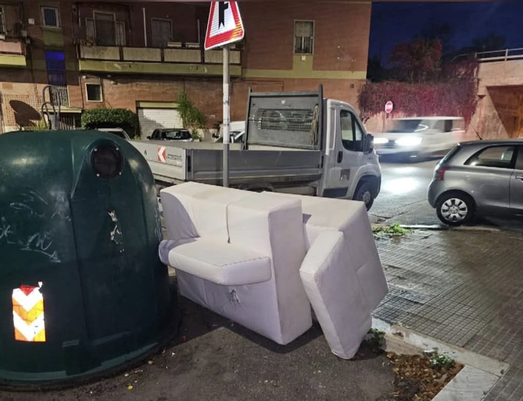 Civitavecchia – Nuova denuncia CSP, ancora divani e frigoriferi a cielo aperto