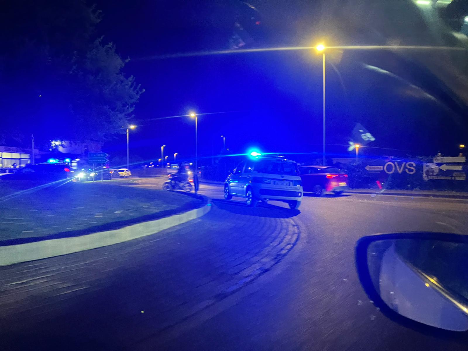 Tarquinia – Ragazza cade dallo scooter sulla strada Porto Clementino, ambulanza sul posto (FOTO)