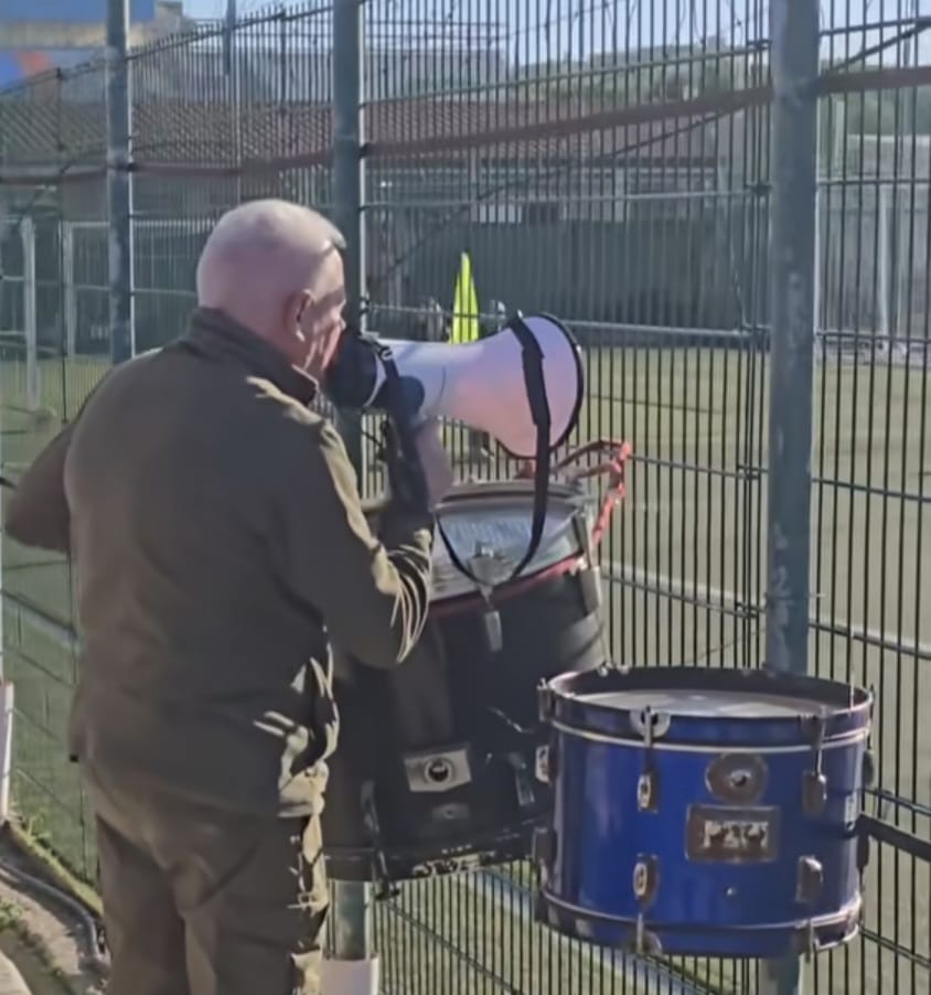 Civitavecchia Calcio – Eterno Giacomini, il super tifoso della Vecchia virale sui social in tutta Italia